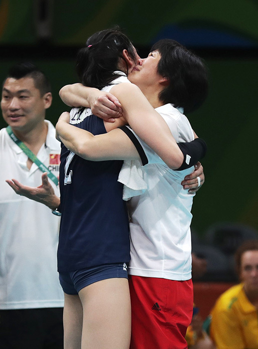 比女排奪冠更精彩的是她們的表情包和大長(zhǎng)腿 比女排奪冠更精彩的是她們的表情包和大長(zhǎng)腿