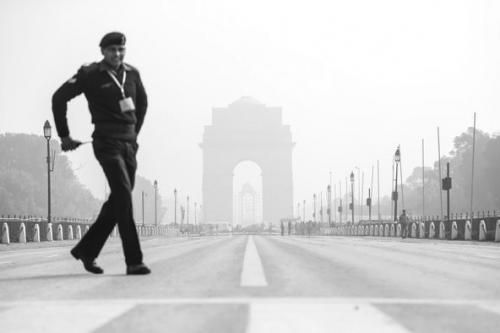 《紐約時(shí)報(bào)》網(wǎng)站27日配發(fā)的新德里1月某一天的霧霾照片。