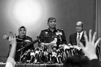 馬來(lái)西亞總警察長(zhǎng)答記者問(wèn)。記者陶冉 攝