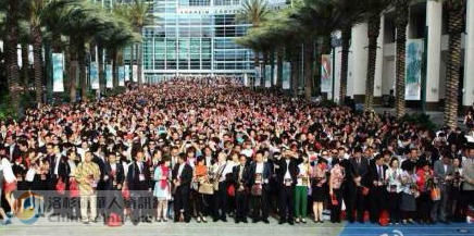 中國7000人旅行團(tuán)在美唱國歌 人均消費(fèi)1萬美元 中國7000人旅行團(tuán)在美唱國歌 人均消費(fèi)1萬美元