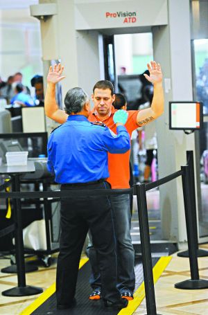 防止恐怖分子把炸彈偽裝成電子設(shè)備登機(jī)；新規(guī)適用于歐、非、中東赴美航班；智能手機(jī)將被重點(diǎn)排查