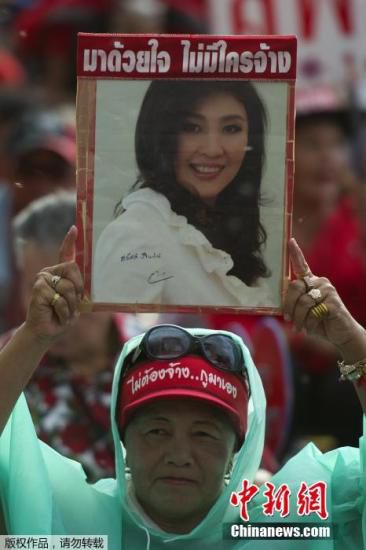 英拉獲軍政府批準(zhǔn)可離開泰國(guó) 有望赴巴黎見他信 英拉獲軍政府批準(zhǔn)可離開泰國(guó) 有望赴巴黎見他信