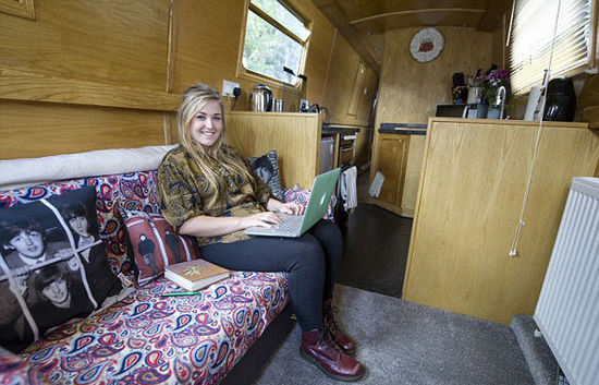 學生公寓住宿費太貴 倫敦女大學生買小船當住所(組圖) 學生公寓住宿費太貴 倫敦女大學生買小船當住所(組圖)