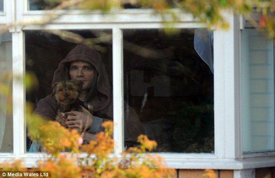 英國(guó)男子得怪病不能用電 與現(xiàn)代世界絕緣