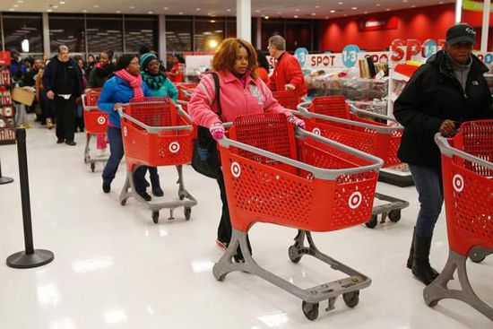 在整個感恩節(jié)假期，美國零售業(yè)銷售下降11%，為連續(xù)第二年下降。