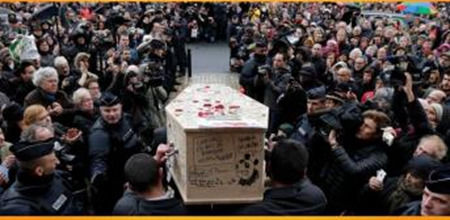 圖為送葬當(dāng)天的場(chǎng)景。