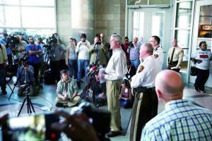 　圣路易斯縣檢方15日宣布，當(dāng)?shù)鼐揭炎カ@12日在弗格森市槍擊兩名執(zhí)勤警察的犯罪嫌疑人威廉斯。