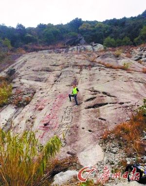 “蔣周經(jīng)緯”上傳的涂鴉圖。加油轉(zhuǎn)過彎就到了蔣周經(jīng)緯書。網(wǎng)絡(luò)截圖