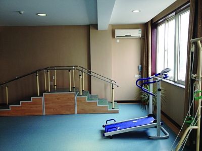  中心里健身設(shè)施一應(yīng)俱全。