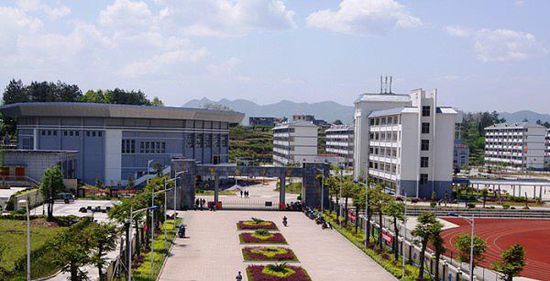 湖南龍山一中學被指按成績“三六九等”收學費 湖南龍山一中學被指按成績“三六九等”收學費