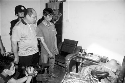 今年8月，我國(guó)內(nèi)地發(fā)生多起單身女性乘坐“黑車(chē)”后慘遭車(chē)主殺害的案件，被網(wǎng)友稱為“黑色8月”。