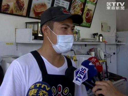 老板表示，妻子的主治醫(yī)師也說過，確實有“驚嚇導致流產(chǎn)”的案例。