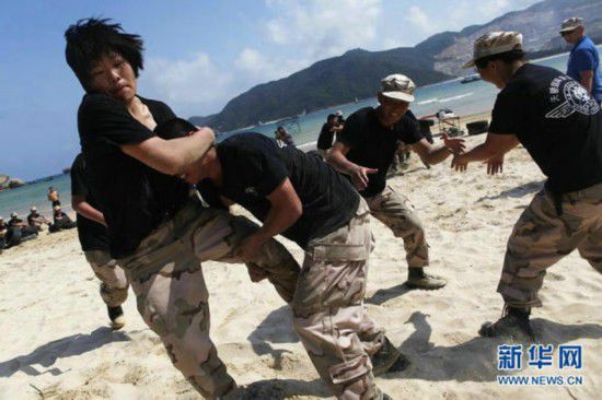 媒體揭女保鏢行業(yè):長相越漂亮待遇越高(圖) 媒體揭女保鏢行業(yè):長相越漂亮待遇越高(圖)