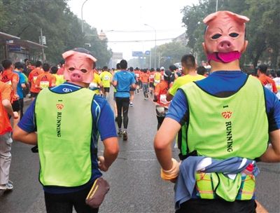 參賽現(xiàn)場，有“猴哥”就有“豬八戒”。