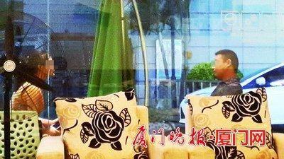 謝某約本報女記者在廈大附近一家咖啡廳見面，侃侃而談