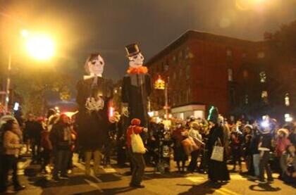 年底將近，派對集中，如何讓子女免受不良人士的侵犯，家長需要警惕并提醒子女注意。（美國《世界日報(bào)》/黃伊奕 攝）