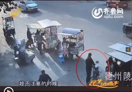 在臨盤市場被抓之后，薦某竟然拿出了一把匕首