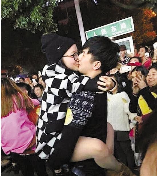 雖只是縣城的比賽，但水準(zhǔn)著實(shí)不低，居然有選手采用考拉式。