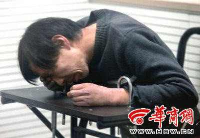 3月29日，多次騷擾孕婦的賈某在公安蓮湖分局接受訊問