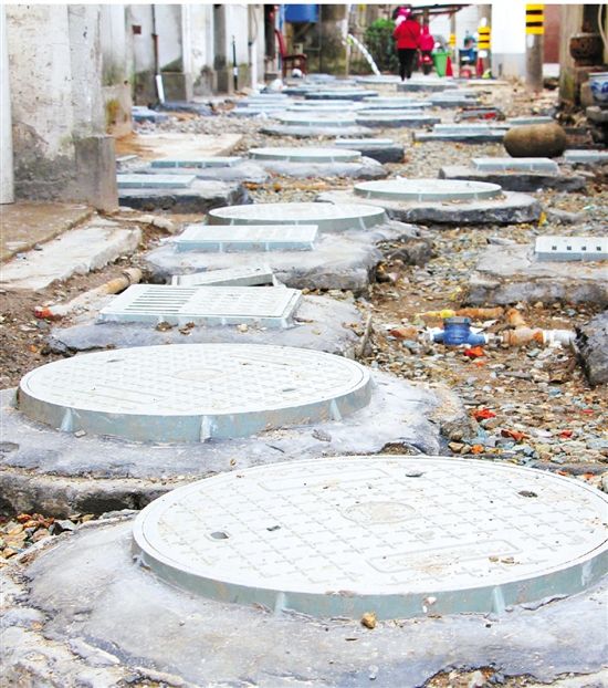 浙江紹興100米小路分布60余個窨井蓋 浙江紹興100米小路分布60余個窨井蓋