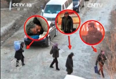 乞討完畢后，各有分工的乞討者們聚在一起，結(jié)伙回到居住地。央視截圖