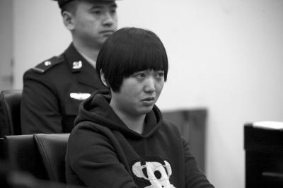 女子稱(chēng)太依賴(lài)男友不想分手 用刀將其扎死