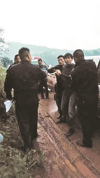 索瑪基金會(huì)理事長黃紅斌被當(dāng)?shù)厣止矌ё? style= 索瑪基金會(huì)理事長黃紅斌被當(dāng)?shù)厣止矌ё? complete=