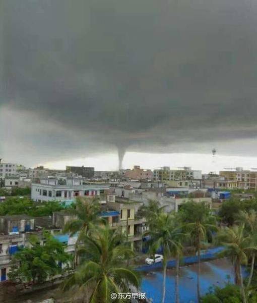 海南文昌突發(fā)龍卷風(fēng) 已致1人死亡9人受傷 海南文昌突發(fā)龍卷風(fēng) 已致1人死亡9人受傷
