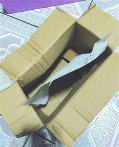 拼多多團(tuán)購面膜，結(jié)果送來一個(gè)空盒、一張紙條。