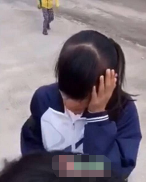 初三女生被30人輪番扇耳光 初三女生被30人輪番扇耳光