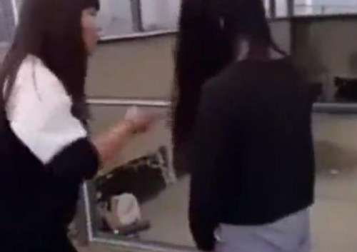 初三女生被30人輪番扇耳光 初三女生被30人輪番扇耳光