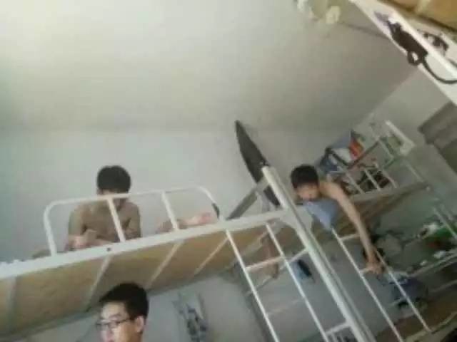 這個(gè)學(xué)校的男生宿舍火了！女同學(xué)都喊著要嫁