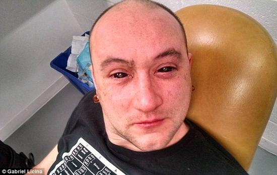 一支來自加州的研究團隊研發(fā)了一種能使人類擁有夜視能力的藥水。該溶液由二氫卟吩e6與胰島素和生理鹽水混合而成。在往實驗對象加西亞?里西納眼中滴入少量溶液之后，他的眼睛先是呈現(xiàn)全黑色，但在藥水被吸收之后即恢復(fù)正常。