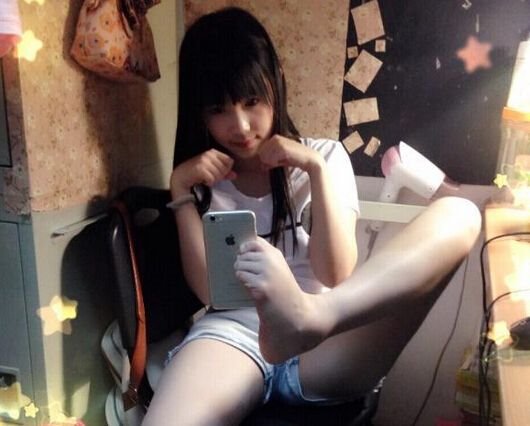 妹子們每周花至少五小時自拍，到底是為啥？