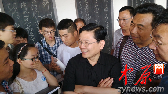 余光中、汪國真做客杜甫故里 共話詩圣家國情懷