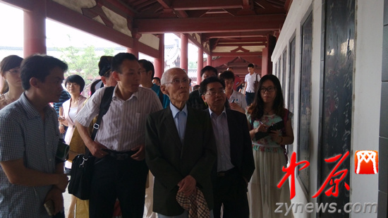 余光中、汪國真做客杜甫故里 共話詩圣家國情懷