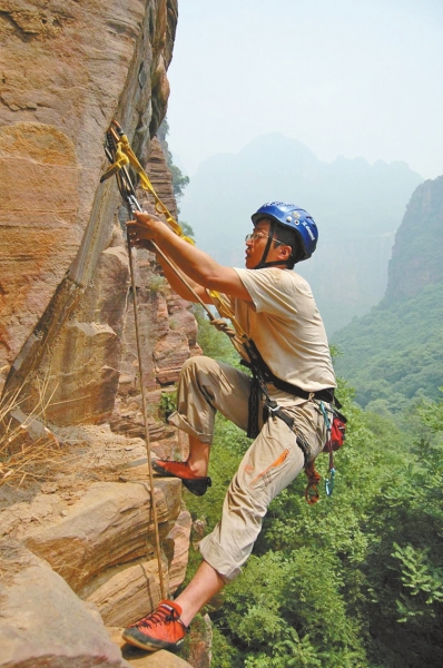 本周末，到萬(wàn)仙山看“峭壁上的芭蕾”