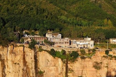 崖上人家 崖上人家