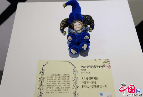 國內(nèi)首個失戀展亮相上海 女孩因失戀剪掉頭發(fā)