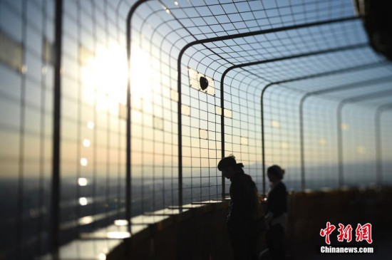 北京多舉措保障APEC會議期間空氣質(zhì)量 藍(lán)天綻放