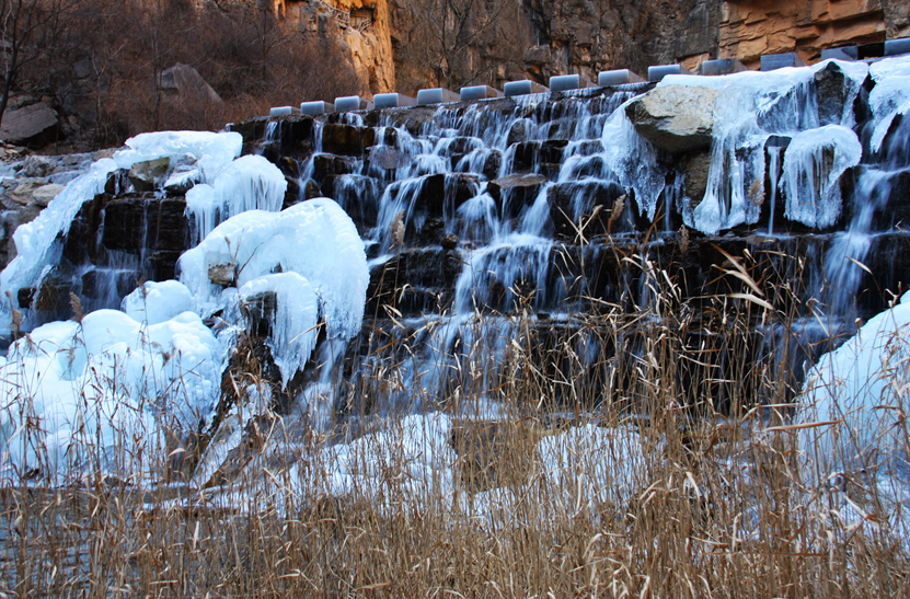 冬天來通天峽看冰掛吧!景區(qū)門票半價優(yōu)惠哦。