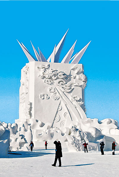 哈爾濱雪博會(huì)主塑“綻放” 創(chuàng)歷屆之最 哈爾濱雪博會(huì)主塑“綻放” 創(chuàng)歷屆之最