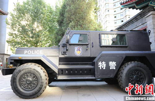 　　國(guó)產(chǎn)輕型聯(lián)合越野戰(zhàn)車(chē)側(cè)面照。張龍?jiān)茢z