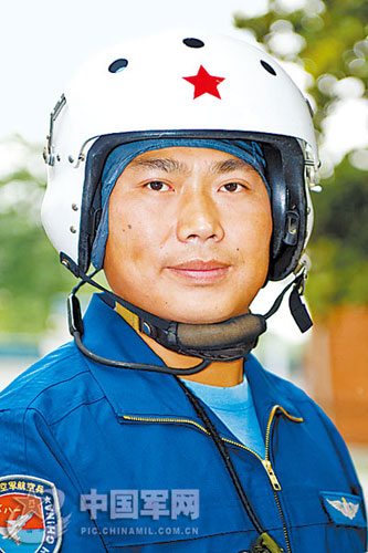 中國飛行員駕戰(zhàn)機“無腿”迫降 機腹僅輕微擦傷 中國飛行員駕戰(zhàn)機“無腿”迫降 機腹僅輕微擦傷