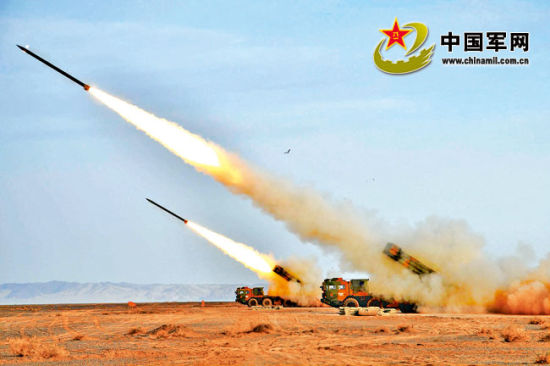 某新型火箭炮實施精確打擊。劉文峰攝