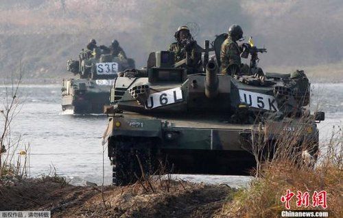 　資料圖：2011年11月2日，韓國軍隊在首爾東南100公里的驪州進行軍事演習。