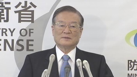 日本防衛(wèi)省森本敏16日上午出席記者會(huì)。