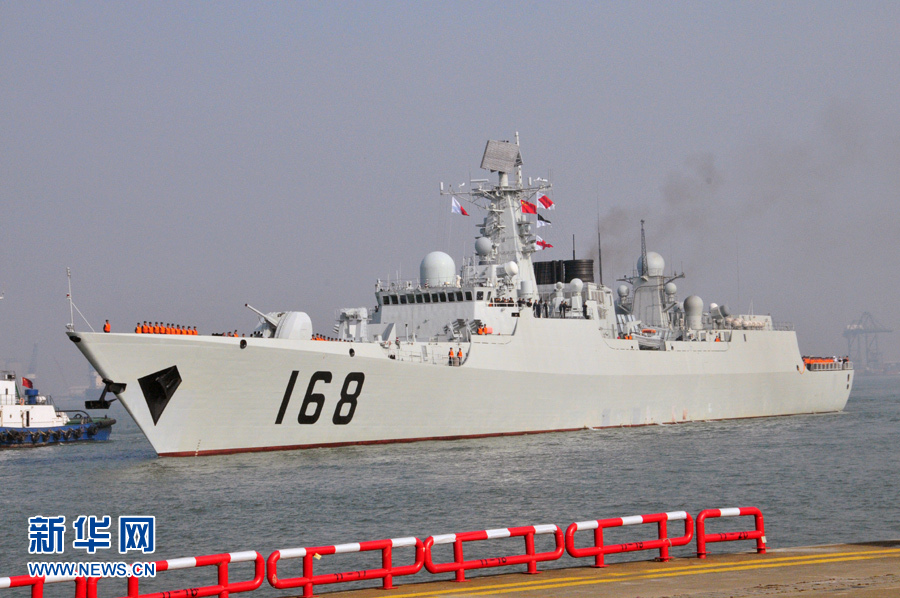 　25日15時(shí)，海軍南海艦隊(duì)“廣州”號(hào)驅(qū)逐艦駛?cè)霃V州南沙汽車碼頭
