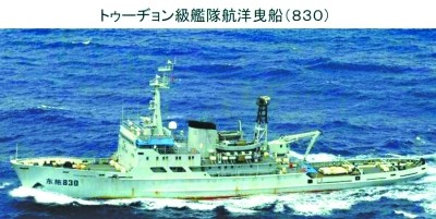 　海監(jiān)111船（左）與112船，海監(jiān)111船原為海軍“海冰723號”破冰船