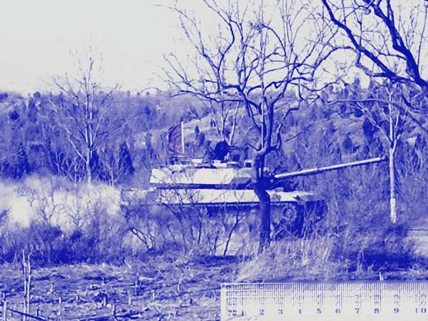 近日首次在網(wǎng)絡(luò)上公開(kāi)的中國(guó)新式輕型坦克在山區(qū)地形的測(cè)試照